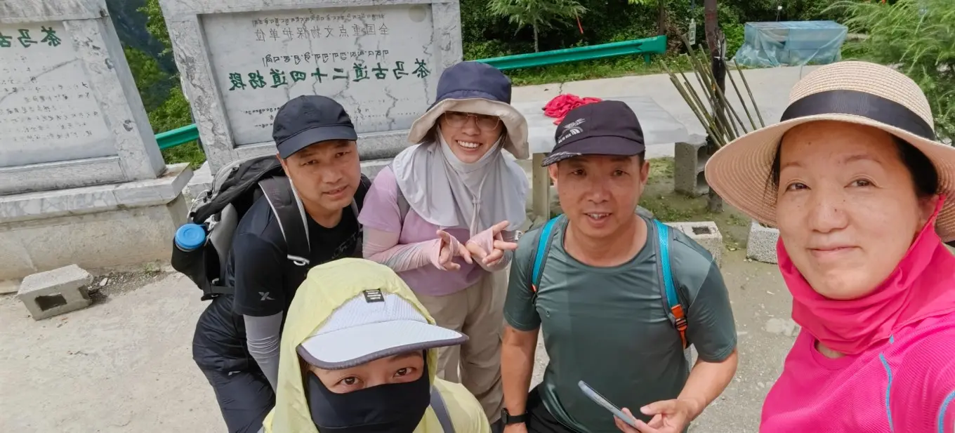 虎跳峡高路徒步