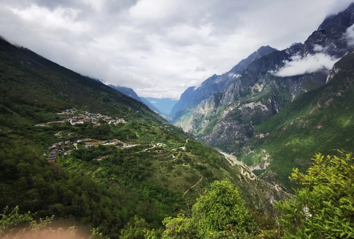 虎跳峡高路徒步