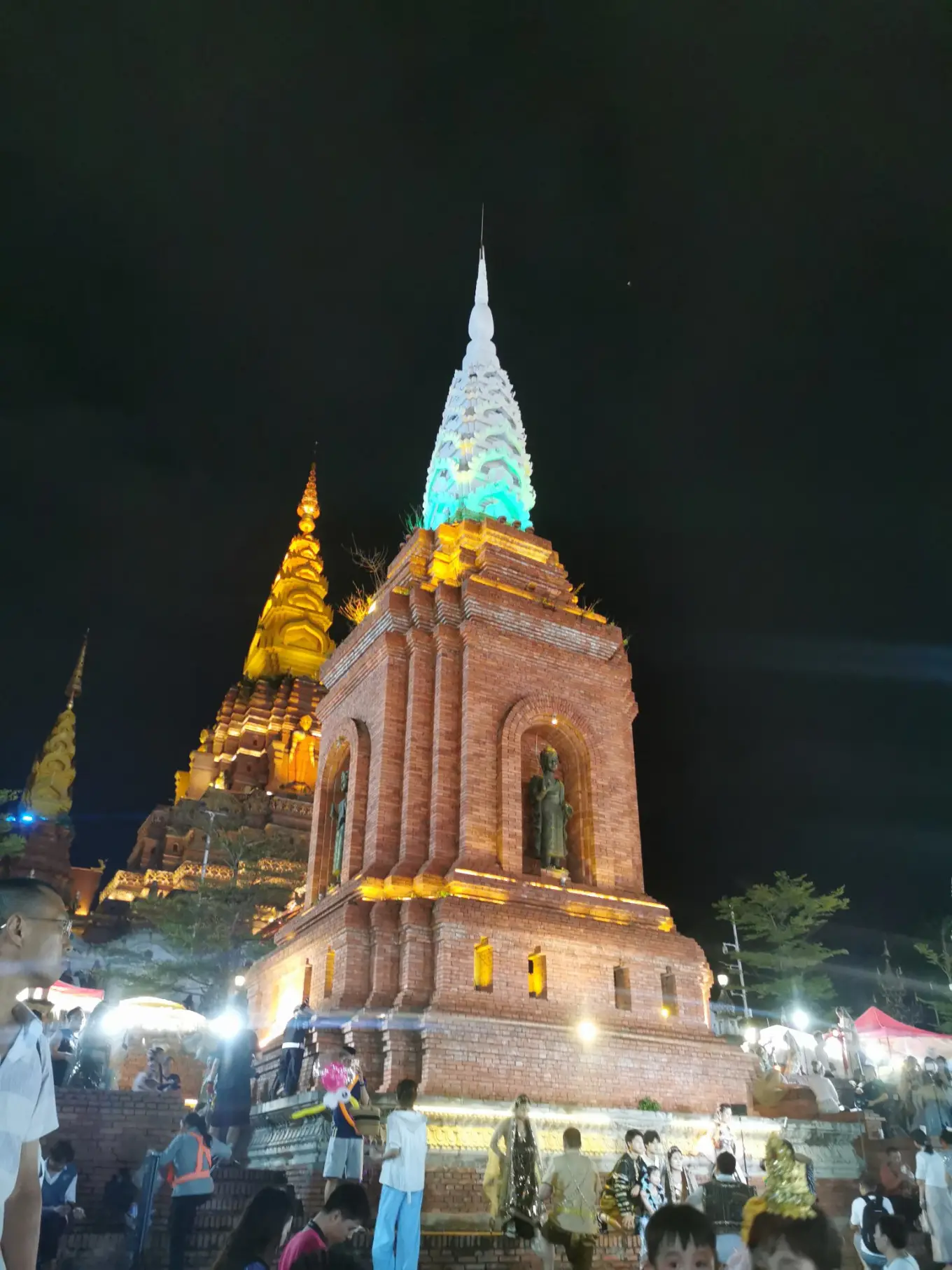 告庄西双景——星光夜市